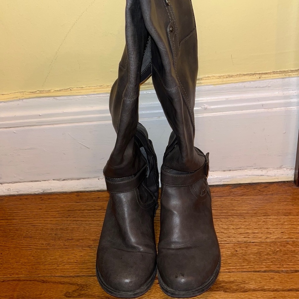 Grey boots